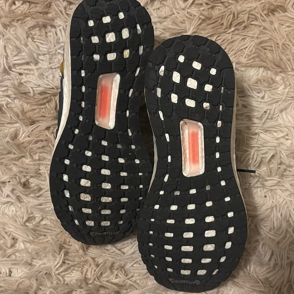 ADIDAS Boost Consortium in Navy/Gold Women’s 5 (Men’s 4) - Picture 5 of 6